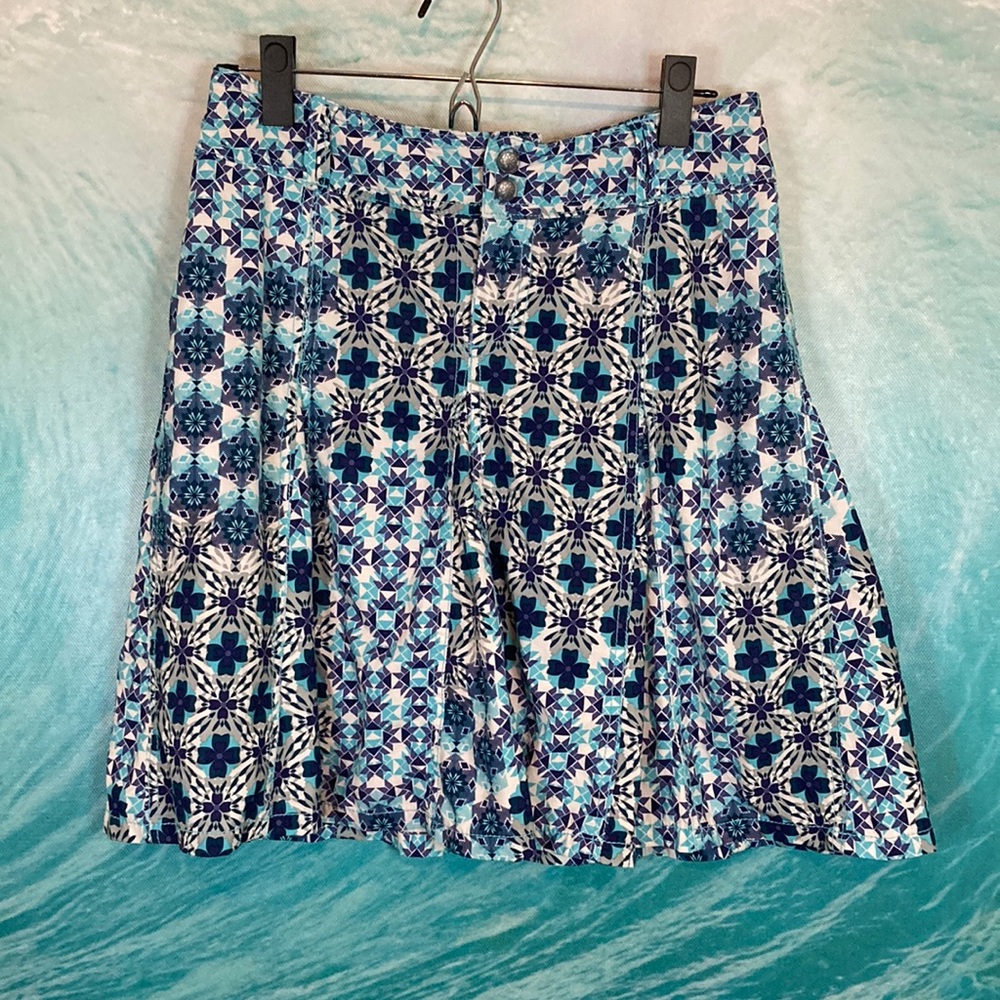 Athleta Whatever skort Beautiful! Size 4. Blue pattern